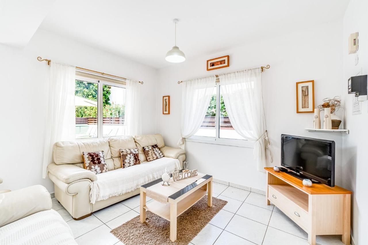 Villa Sunnyside Mandali By Ezoria Villas Protarász Kültér fotó