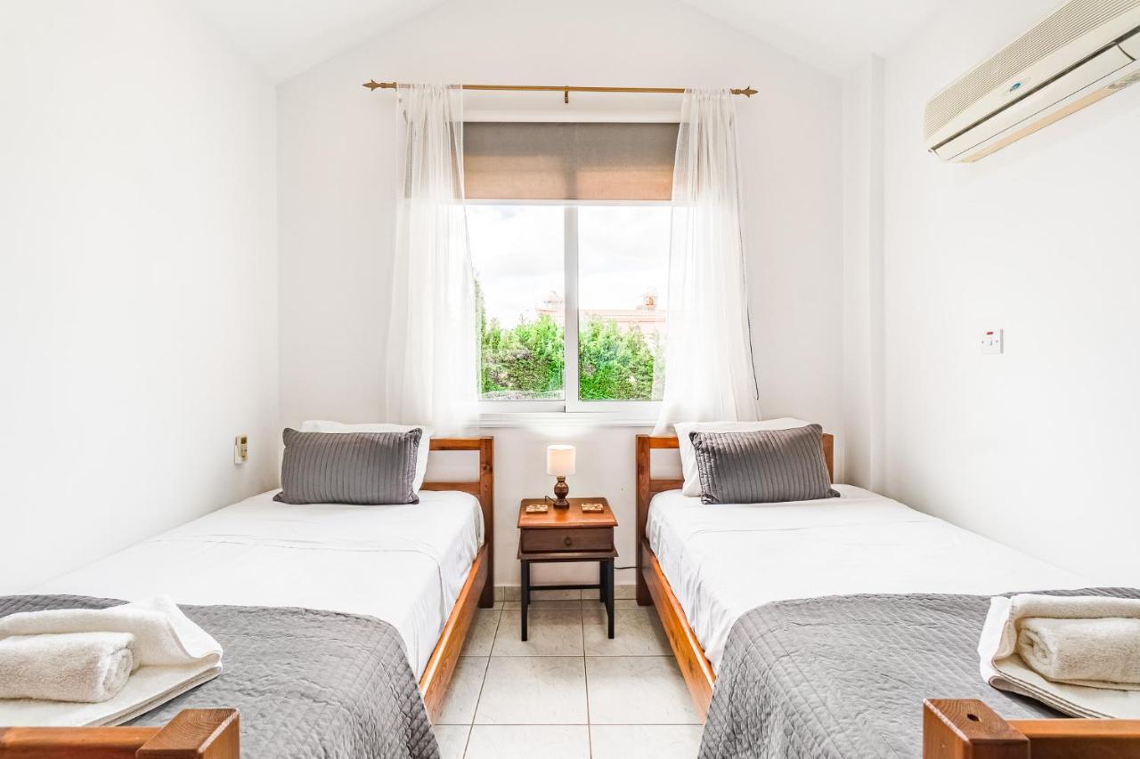 Villa Sunnyside Mandali By Ezoria Villas Protarász Kültér fotó