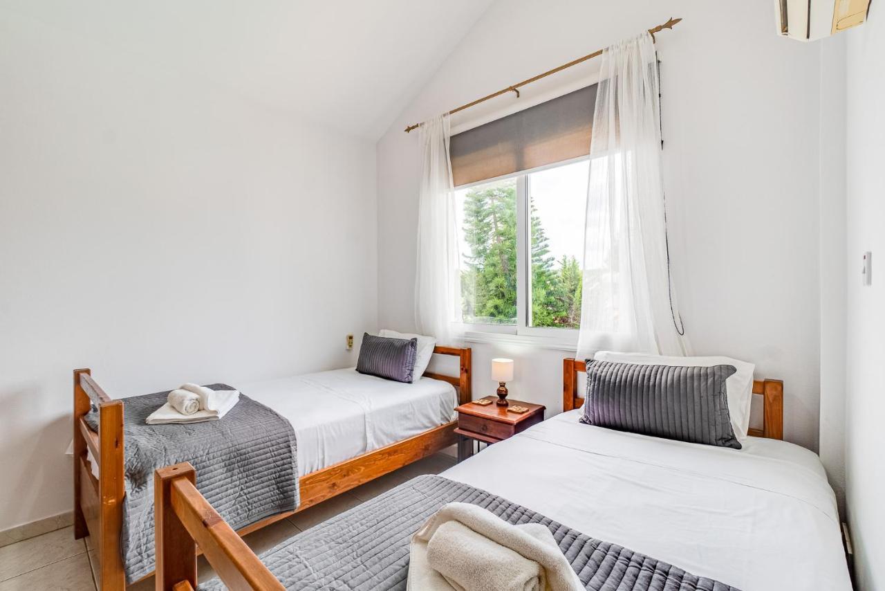 Villa Sunnyside Mandali By Ezoria Villas Protarász Kültér fotó